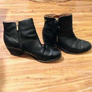 Pikolinos black booties size 9